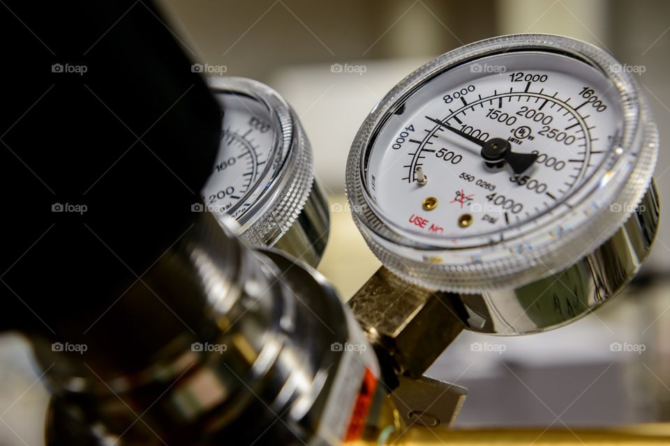 Gas pressure gauge on a cylinder regulator
