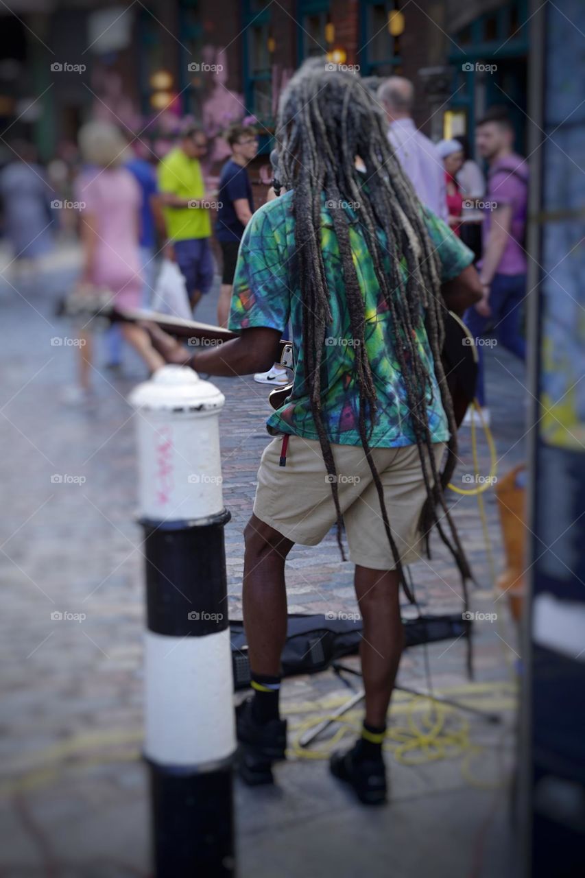 Street music in London .. love his dreadlocks 🇬🇧🎶