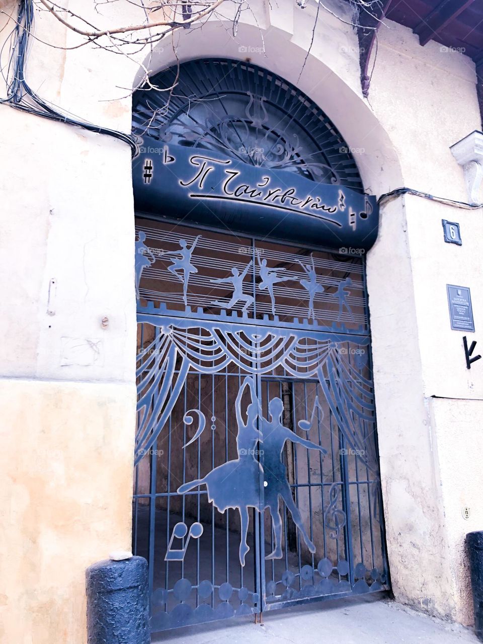 Ballet scene on the gate near the Opera 