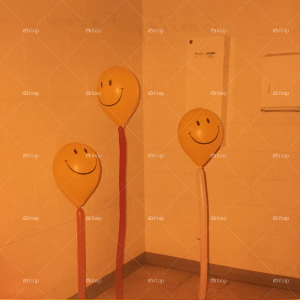 Retro smiley face balloons 