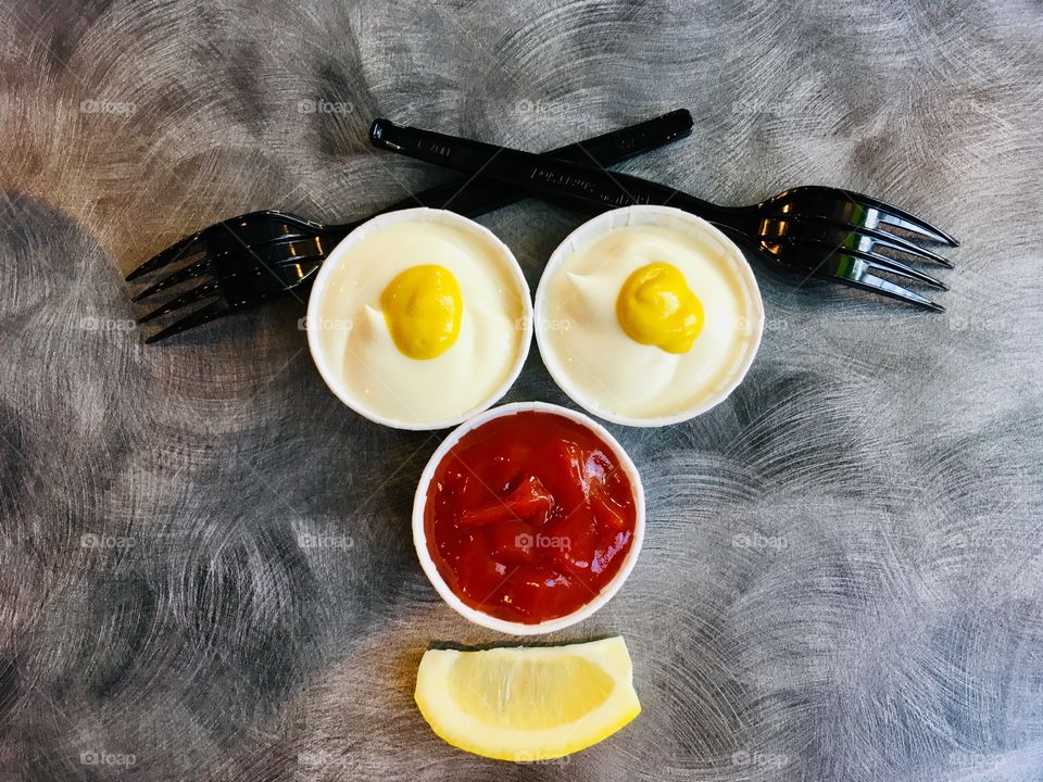 Waiting on food makes me do this ....