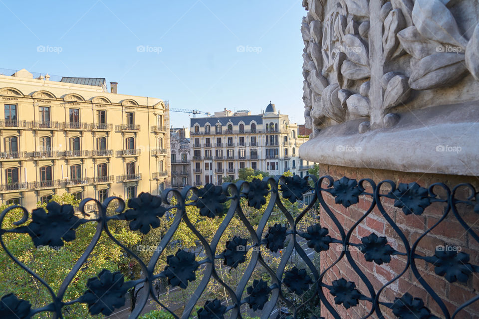 Barcelona. Avda Diagonal vista desde la Casa de les Puntxes . Detalles de las terrazas del edificio. 