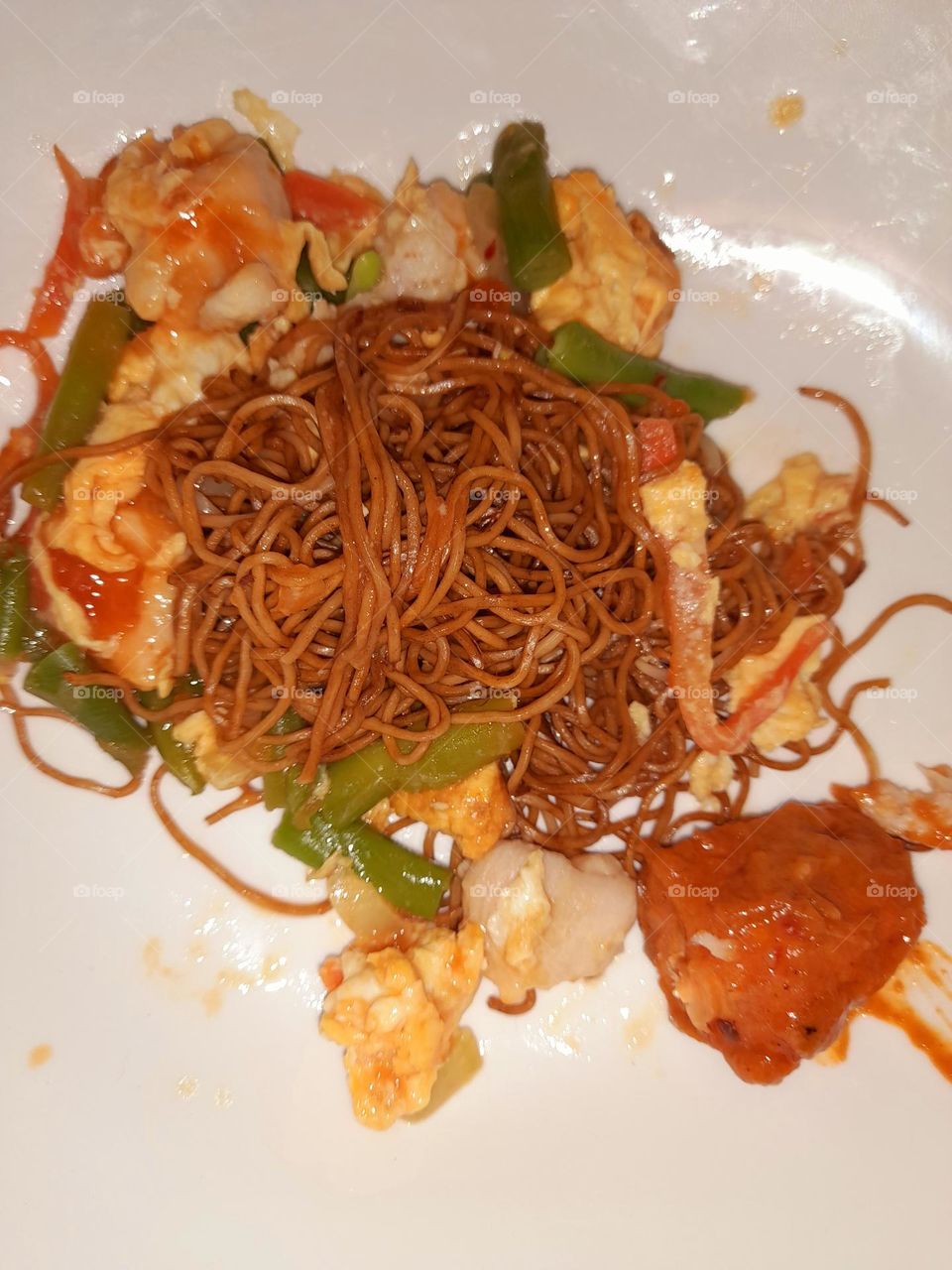 Chinese noodles with babi pangang and foe joe hai. Satay with peanut sauce 😋