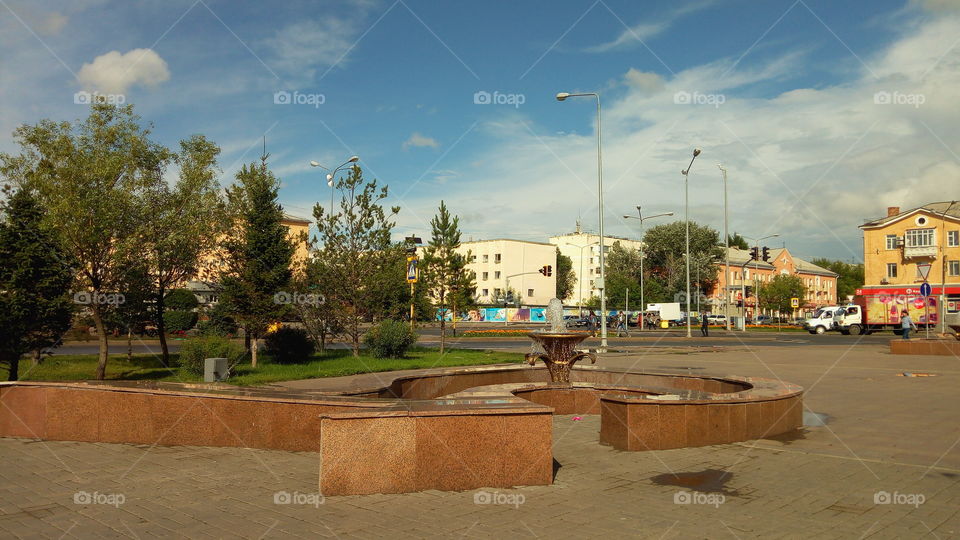площадь с фонтаном