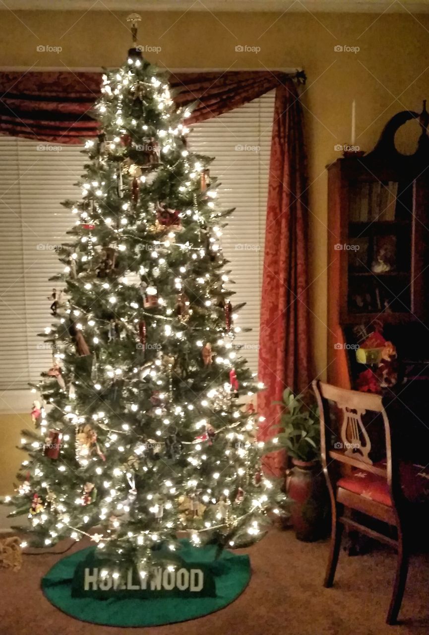 The Hollywood Tree with Oscar on top!