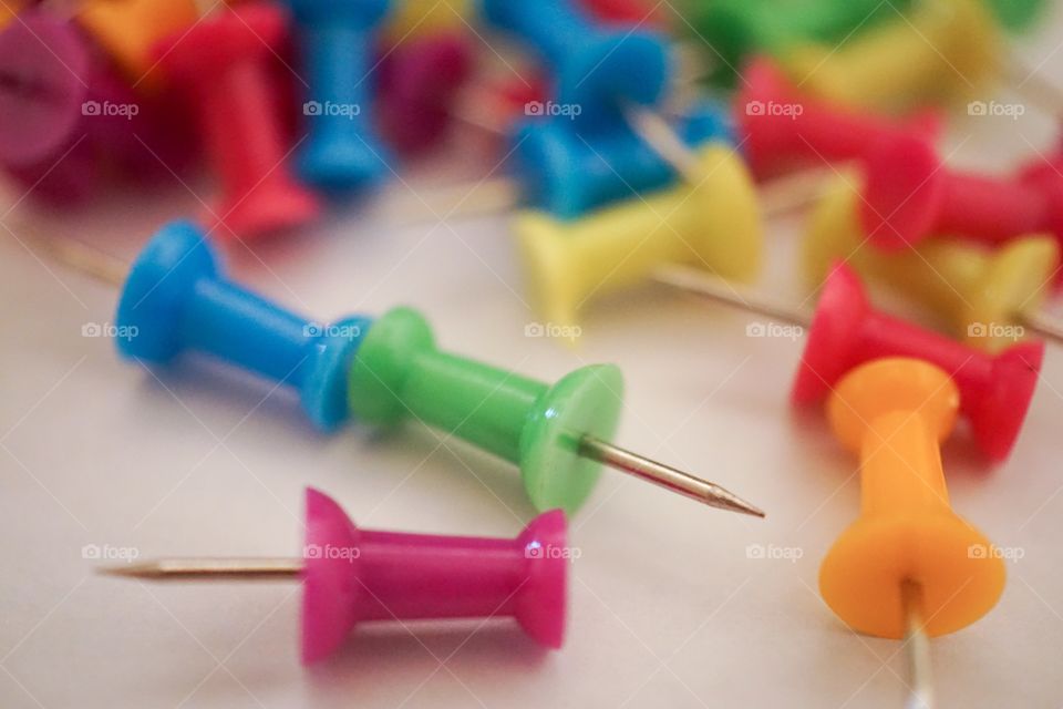 Thumb tacks 