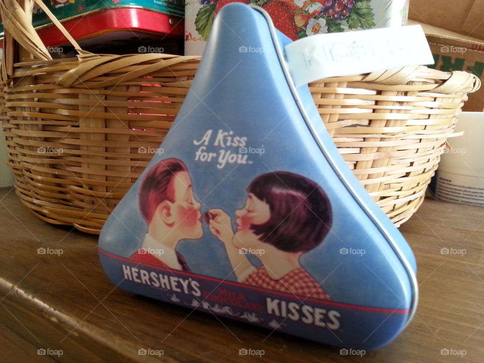 hershey kiss tin