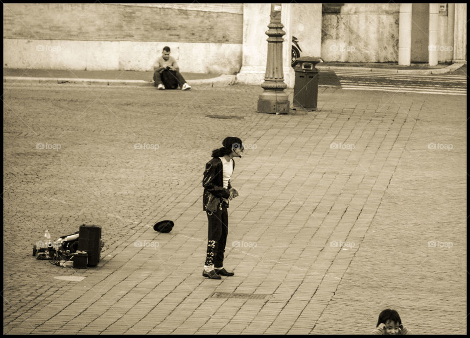 A Michael Jackson impersonator in Rome