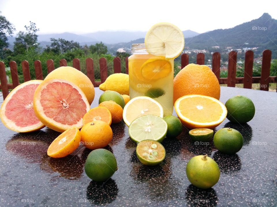 Grapefruit, lemon, orange, tangerine, lime and calamansi