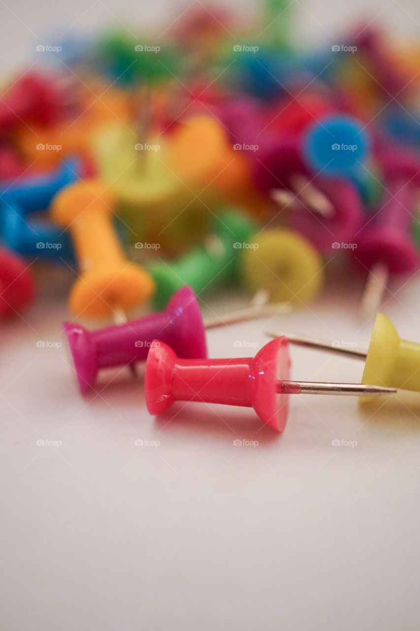 Thumb tacks 