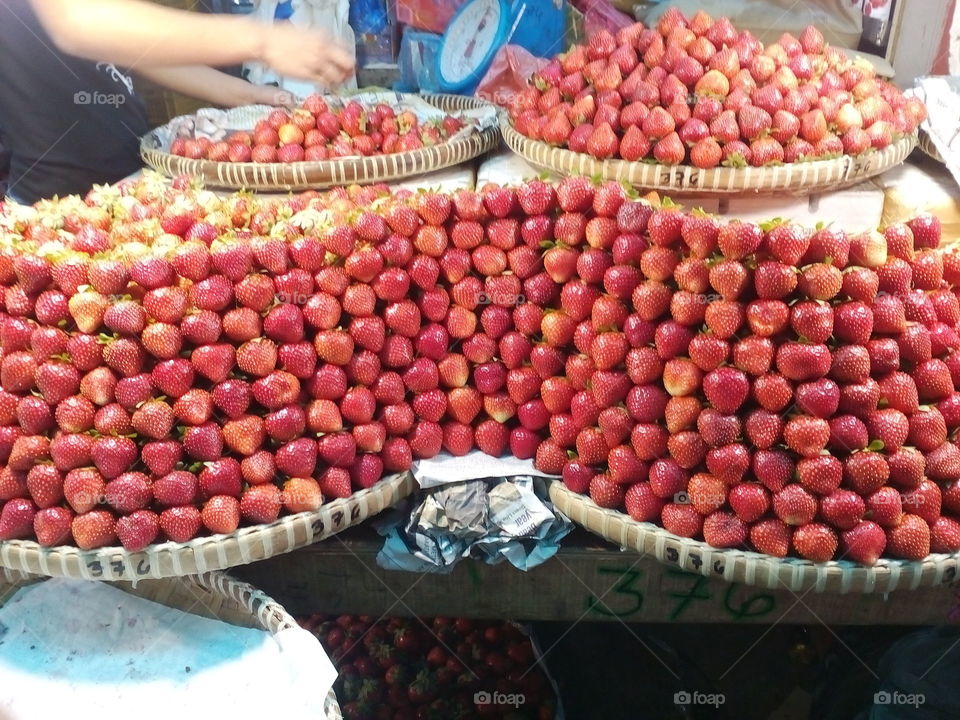 these are freshly harvested strawberries now displayed for sale in the markey