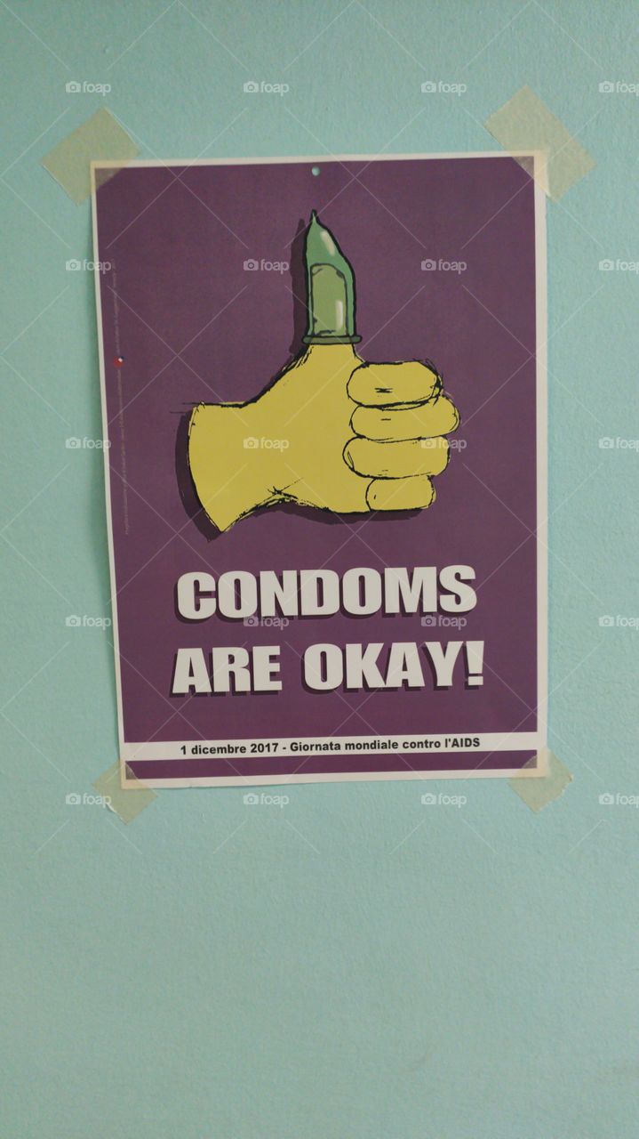 1 dicembre giornata mondiale contro l'AIDS-1 December world AIDS day - advertising poster of condoms on protection against HIV
