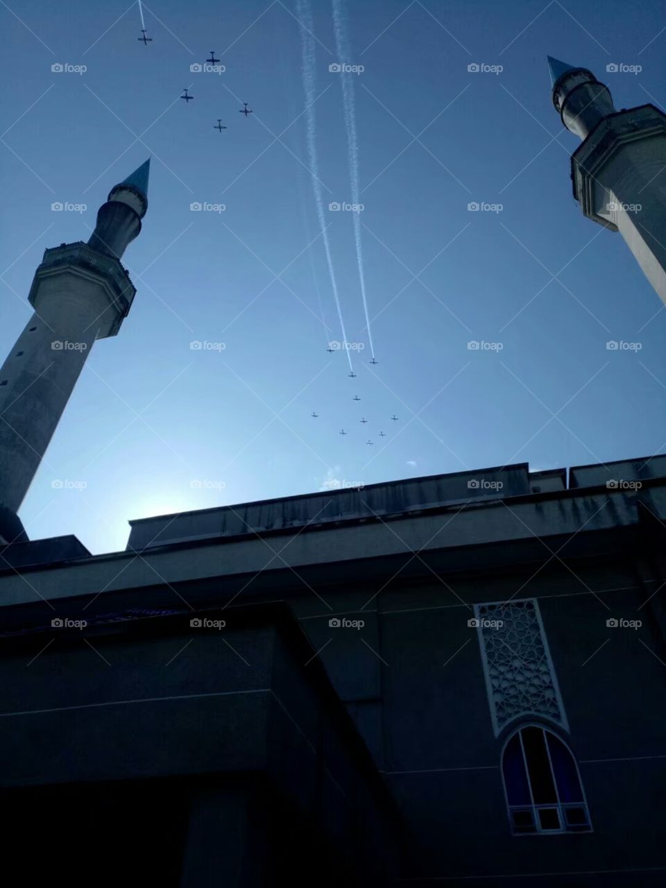 Flying rainbow/Terbang pelangi/قوس قزح الطائر飞翔的彩虹