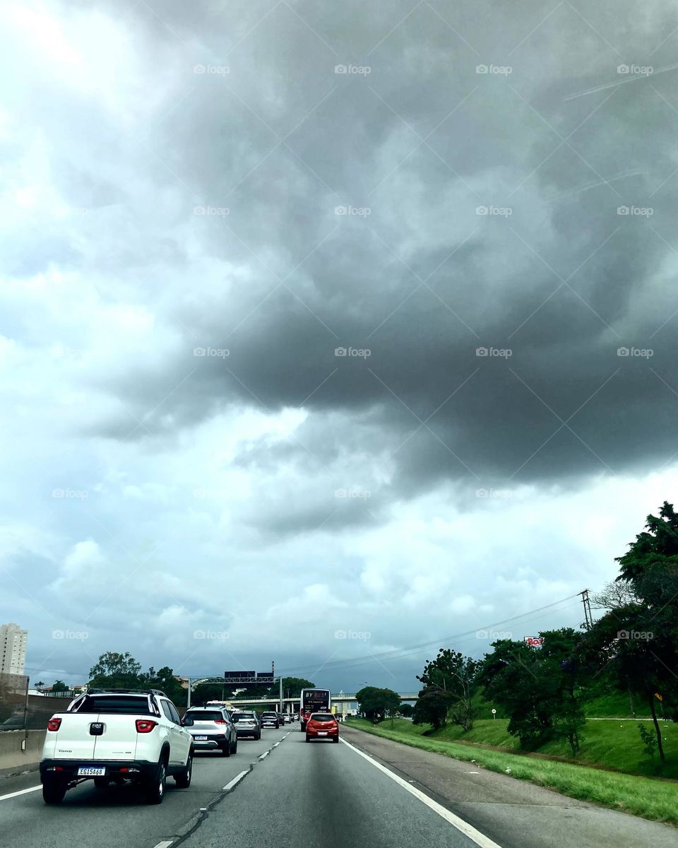 Em Jundiaí, na Rodovia Anhanguera, a chuva está chegando!

Que venha mansa:

📸 #FOTOGRAFIAéNOSSOhobby
#sky #céu #natureza #horizonte #fotografia 