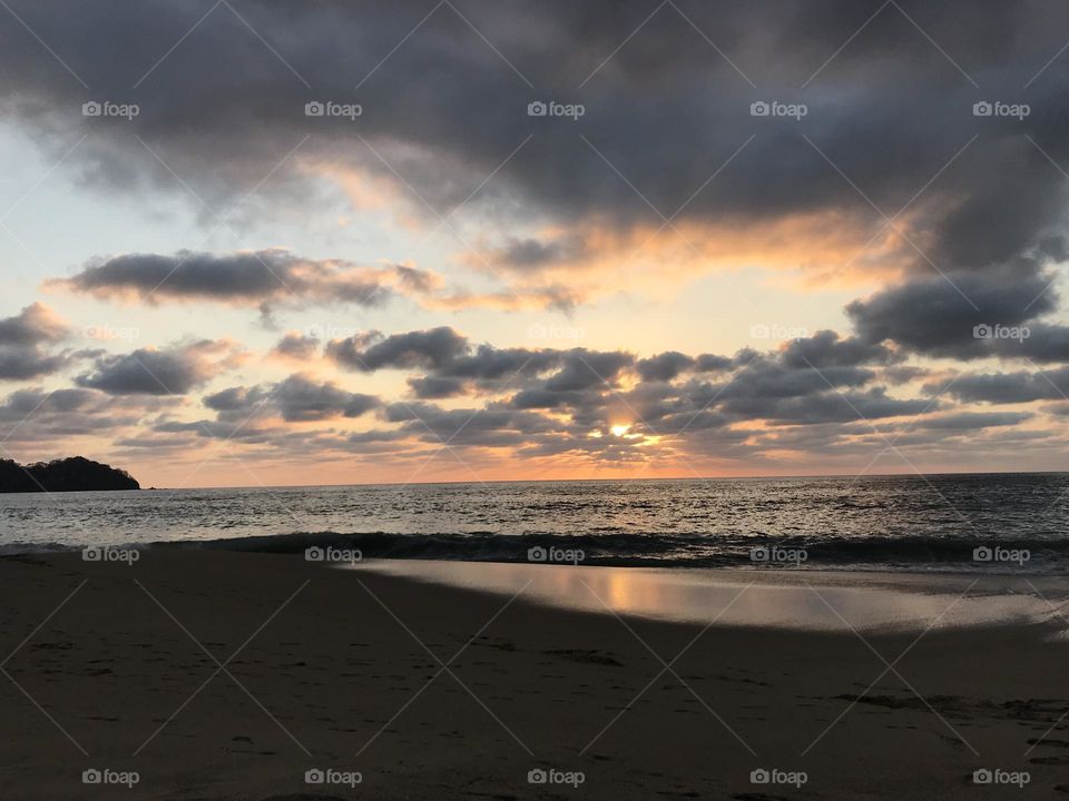 Anocheciendo en la playa