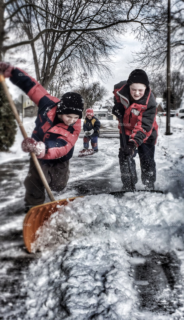 People clears snow from the road