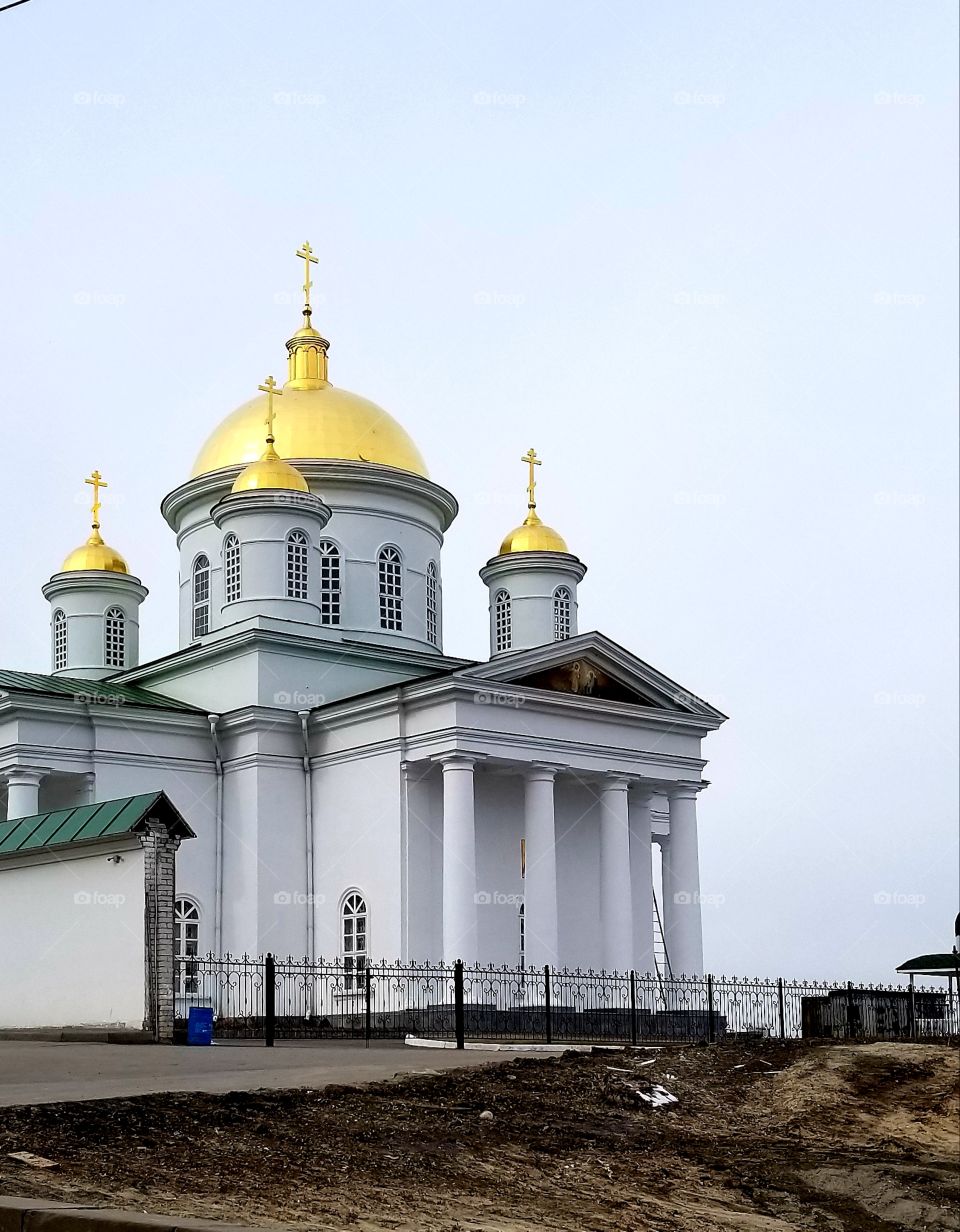 собор с золотыми куполами