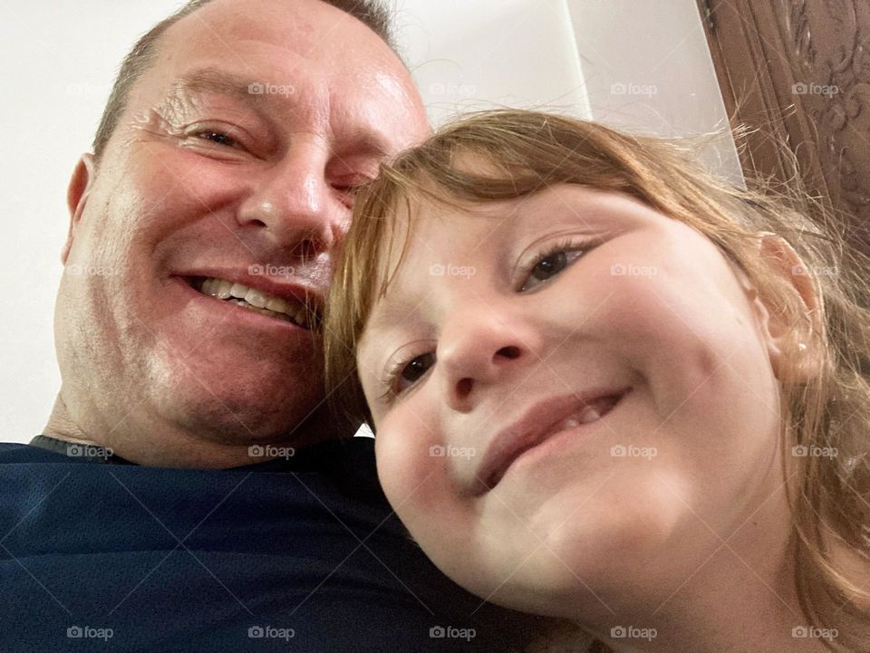 Tarde de domingo somente pra ficar com ela. E com exclusividade!
Pudera, com esse sorriso, minha Tetéia consegue tudo.
🥰
#family #família #smile #amor #carinho