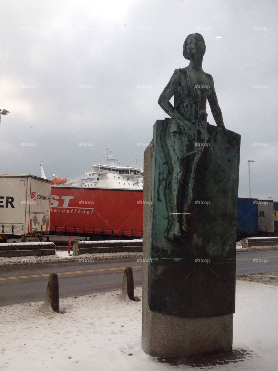 statue port harbour trucks by liselott