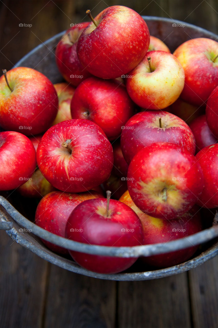 Red apples