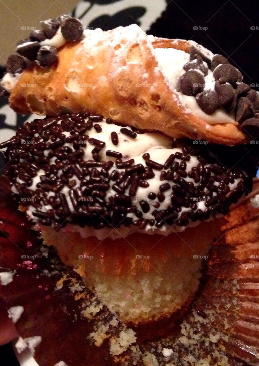 Cannoli Cupcake