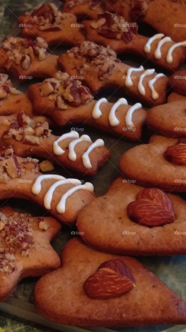 gingerbread cookies with nuts