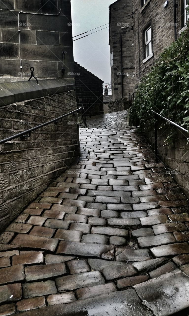 Holmfirth cobbled alleyway