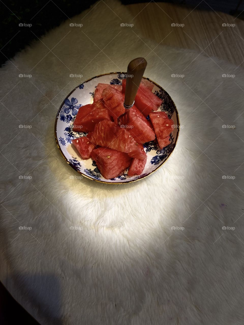 On the plate a watermelon 🍉