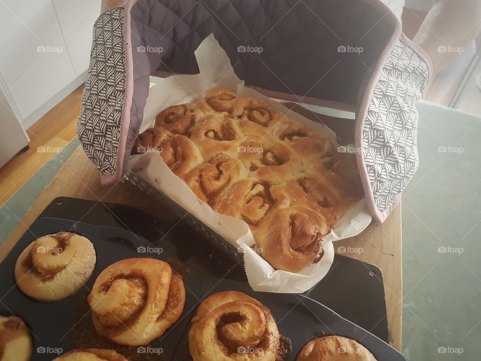 fresh homebaked cinnamon rolls buns