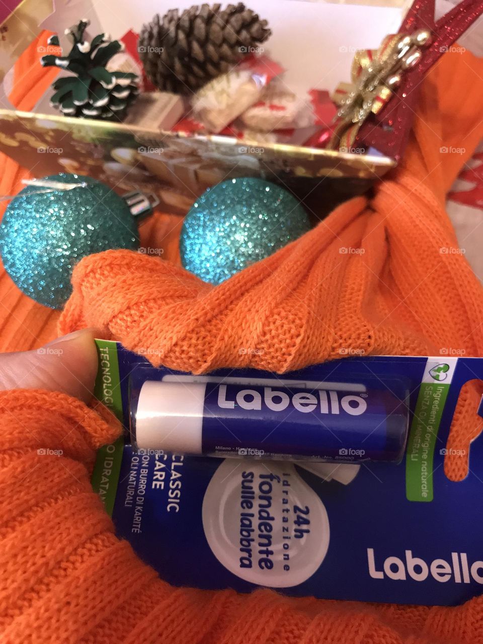 labelo produces a gift for the Christmas holiday