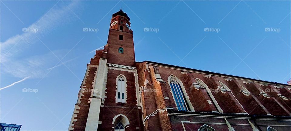 This is the “Jakobskirche”, the “Basilika St Jakob” in “Straubing” of “Lower Bavaria”, Germany, the largest church in this charming town that has just about everything in midst of a fertile valley known as the “Gäuboden”. 2024. Hypnotic Productions