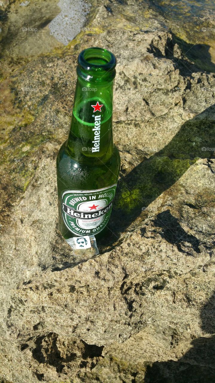 Nothing like a nice cold Heineken while barbecuing on the beach. 😎