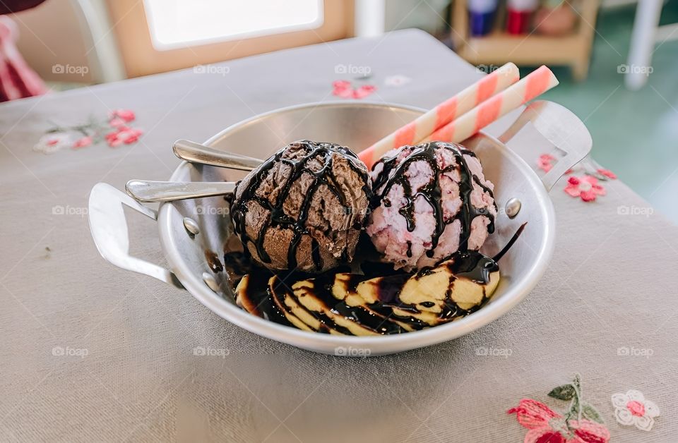 Ice cream, banana and wafers