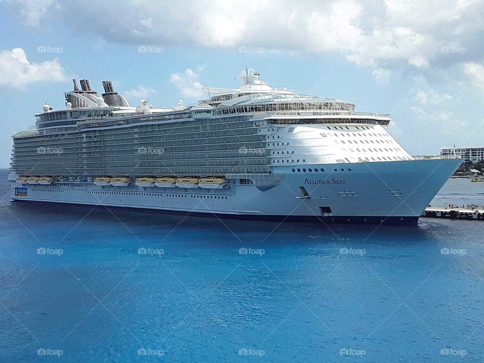 Crusing the Atlantic ocean