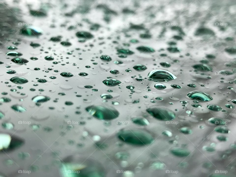 Refracted droplets 