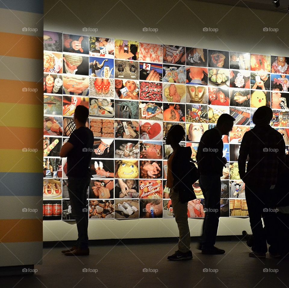 Silhouette exhibition or photography exhibition ?

