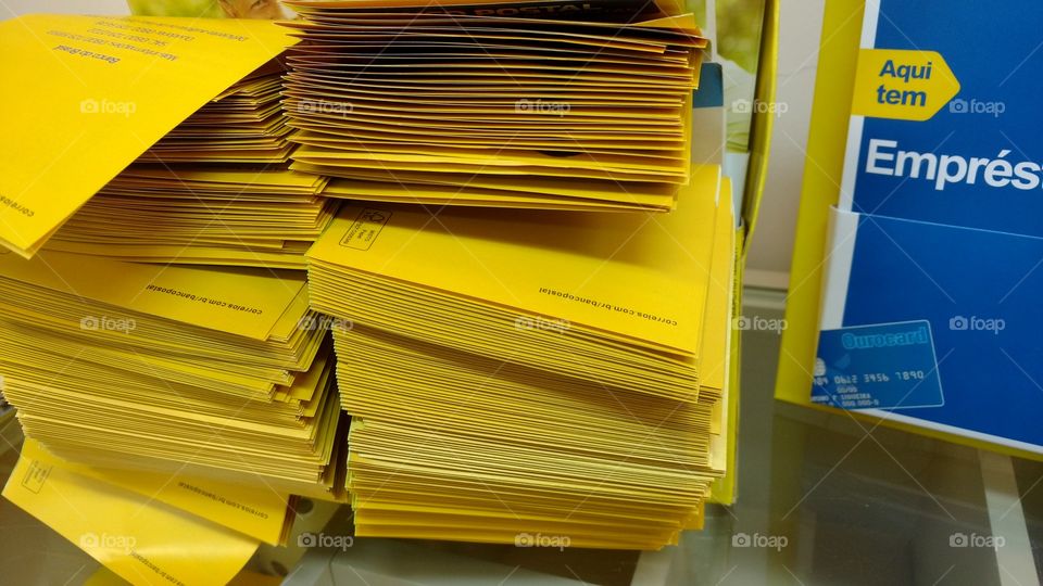 Papéis, documentos.