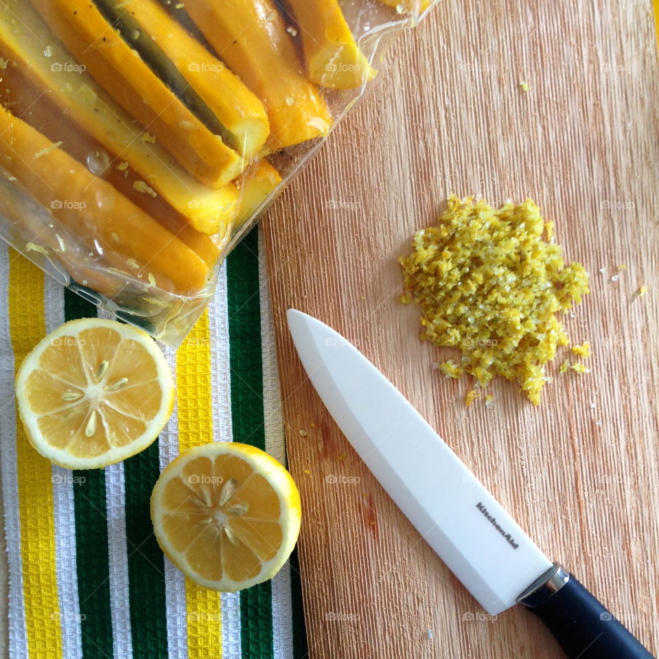 Lemon and zucchinis 