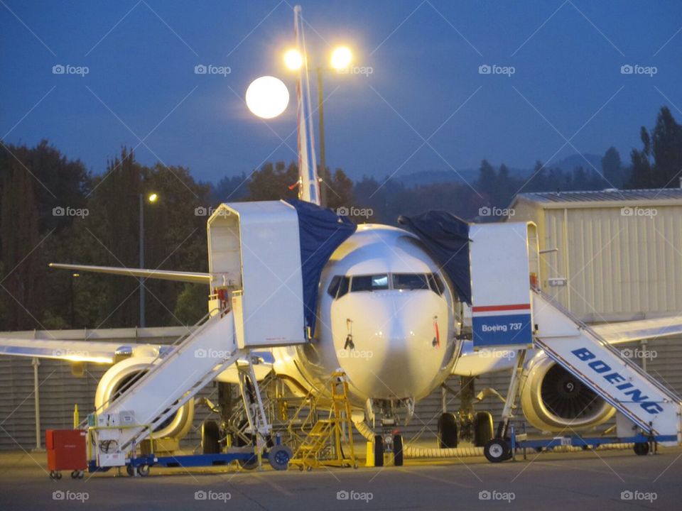 Full Moon over 737