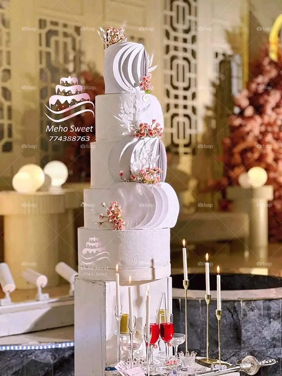 A very beautiful picture, and there is no better picture than it. There is no better picture of green herbs and colorful, red and white roses than it. Glory be to God, the natural and picturesque view, and there is no more