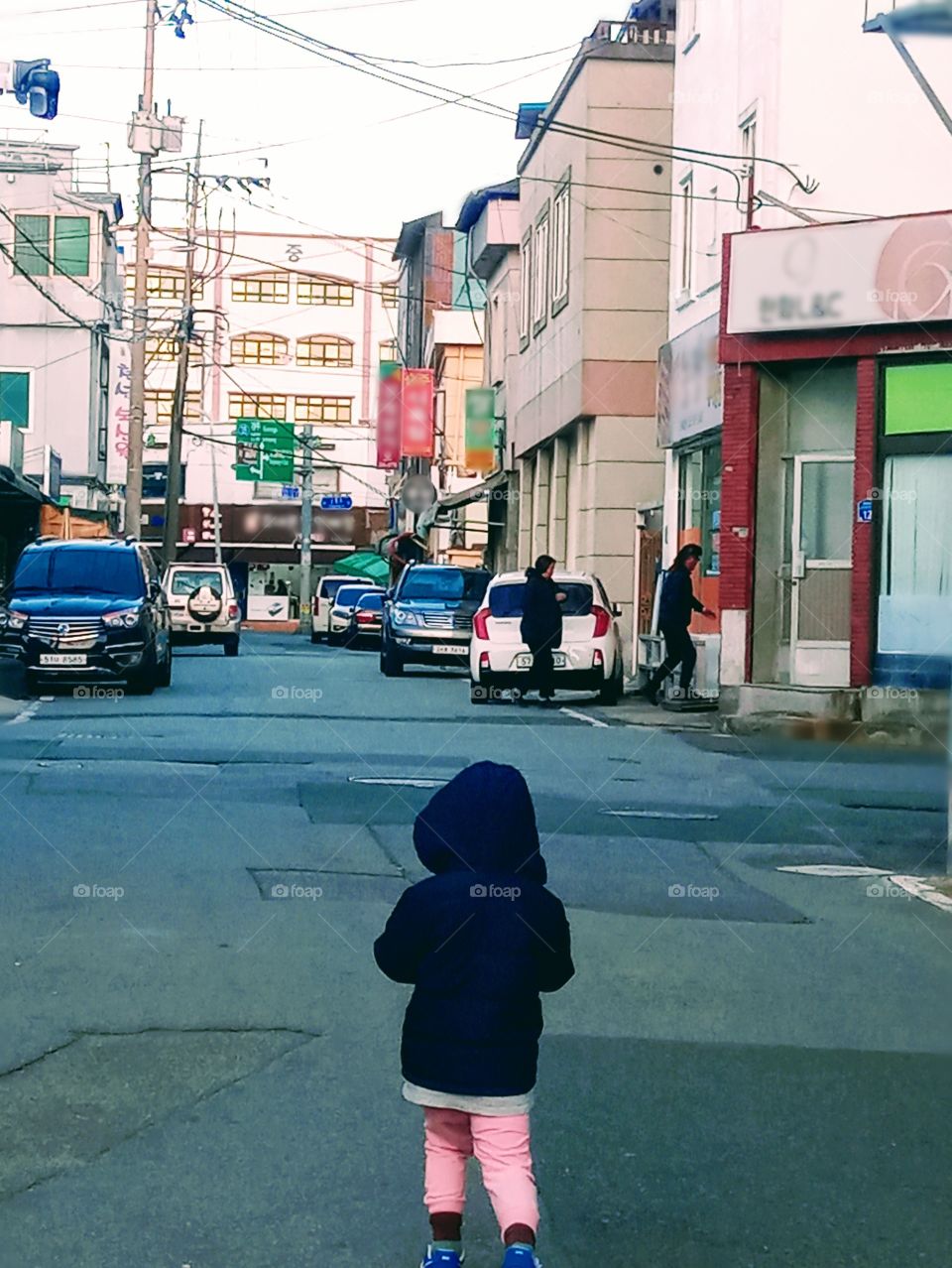 tHe korean Boy is On His way to salon.