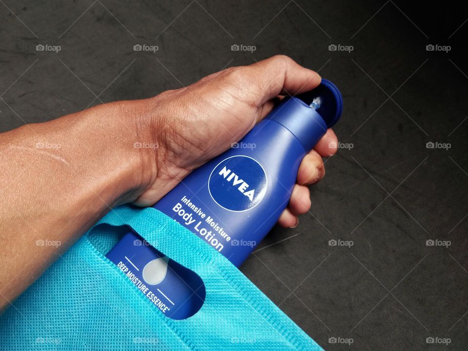 hand and Nivea with fabric shopping bag