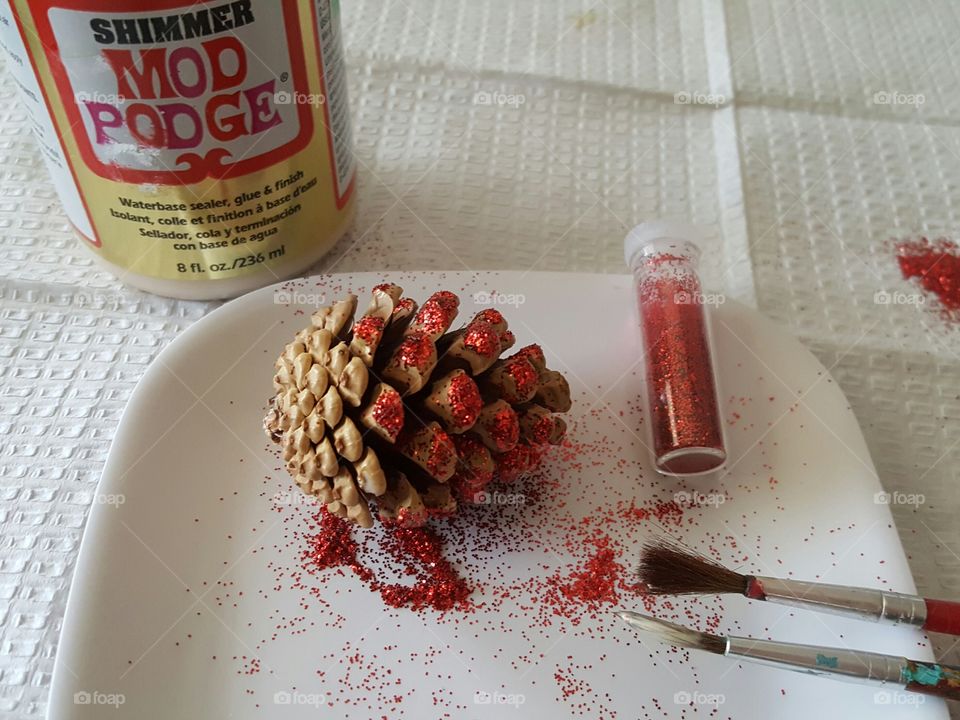 Glitter pine cone