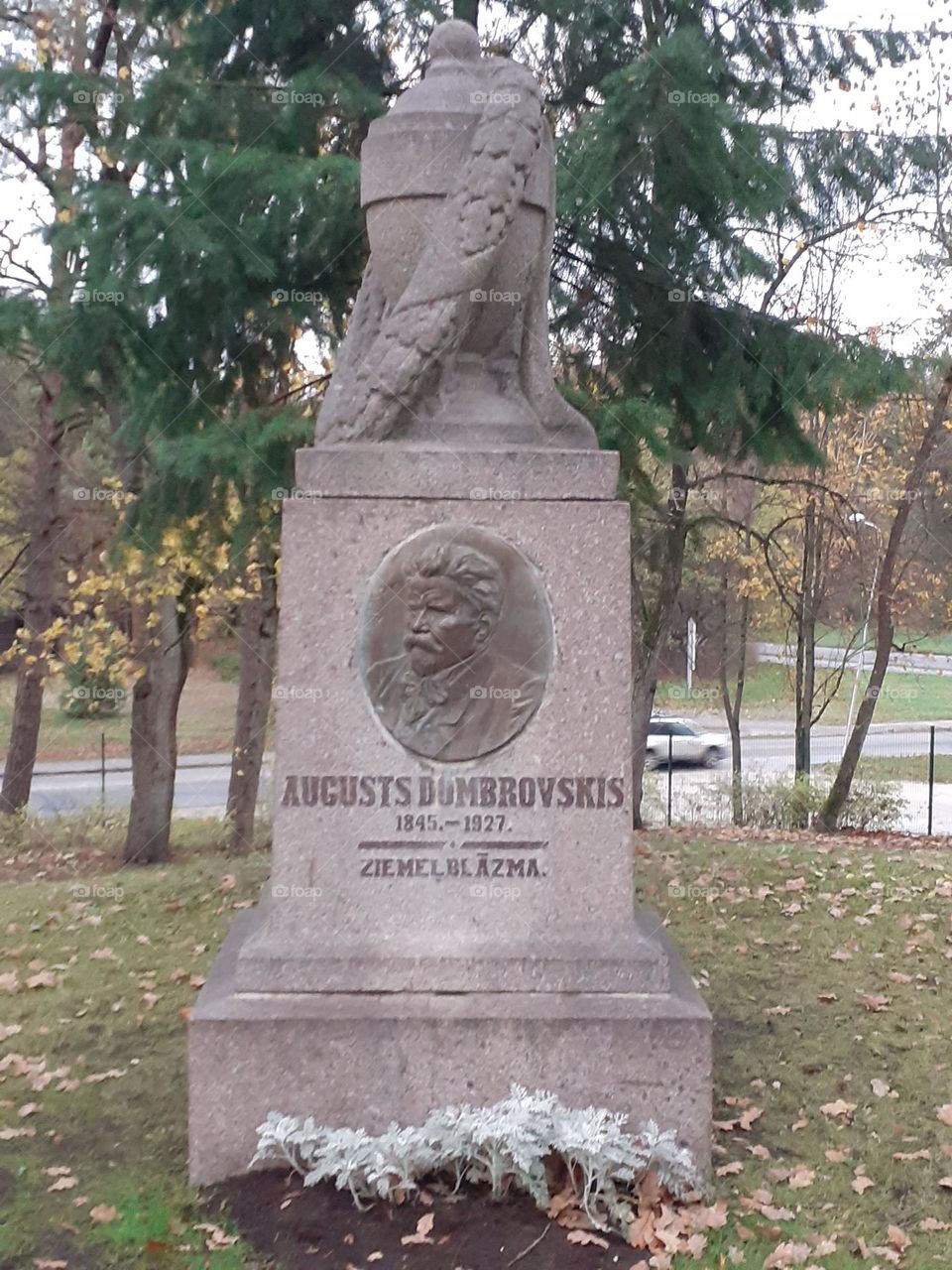 Могила создателя Дворца культуры и Парка Зиемельблазма Аугуста Домбровского
