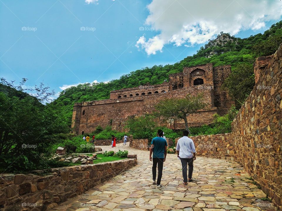 This place is Bhangarh fort, a 16th century fort built in Rajasthan, India.