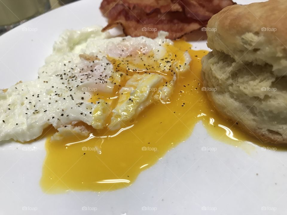 Fried egg bacon biscuit 