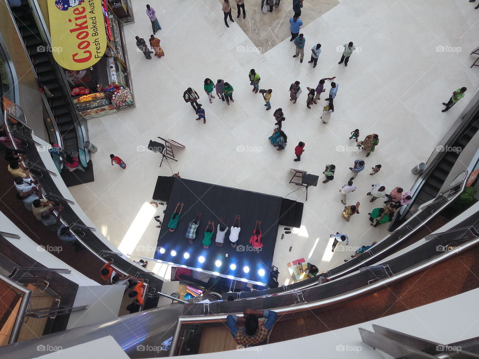 yoga show in mall