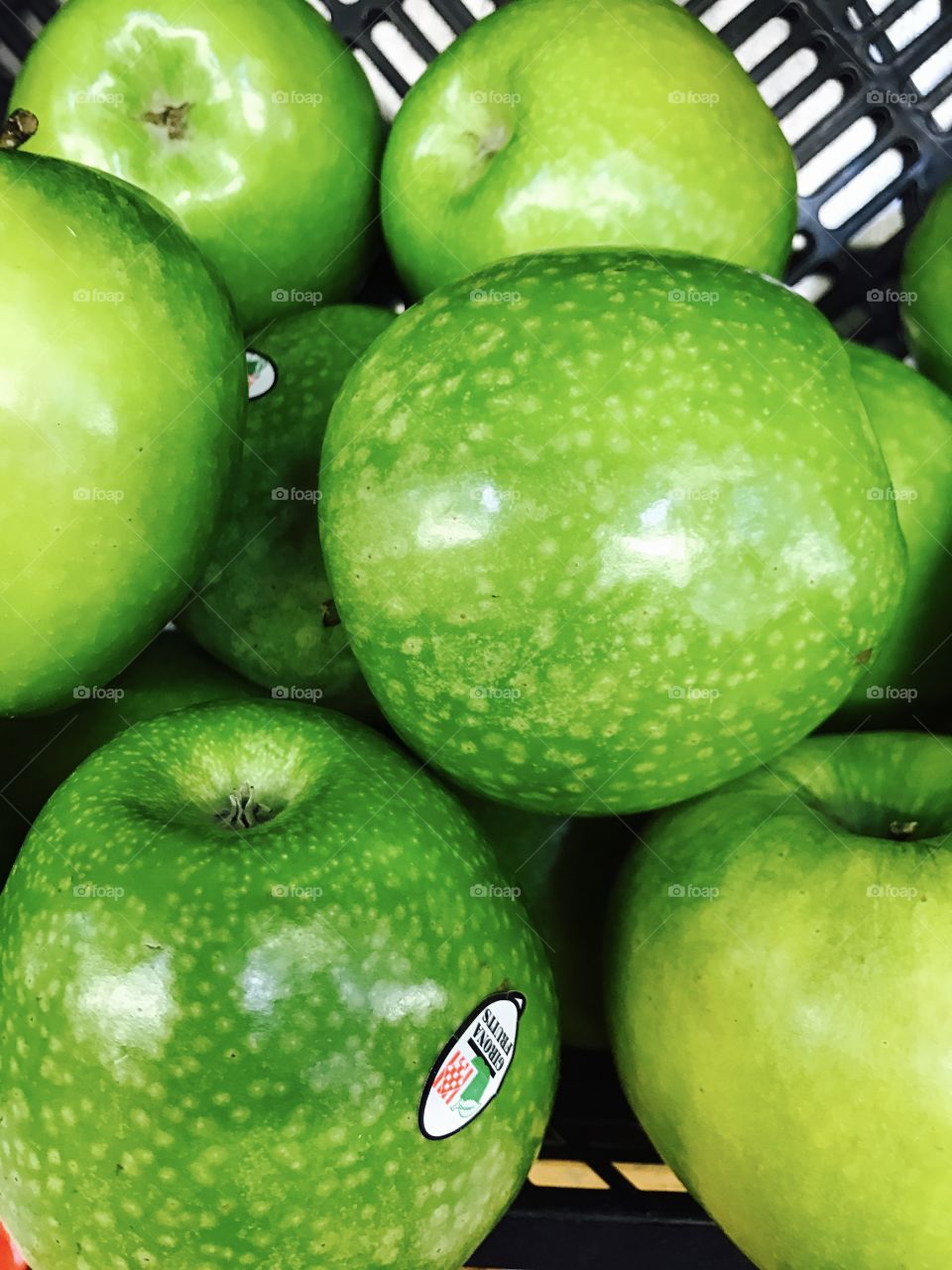 Granny Smith apples- green