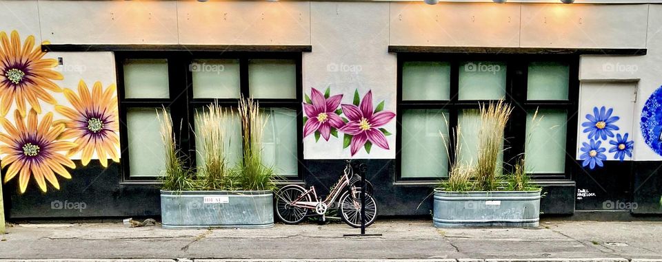 A solo bicycle in a quiet urban setting.