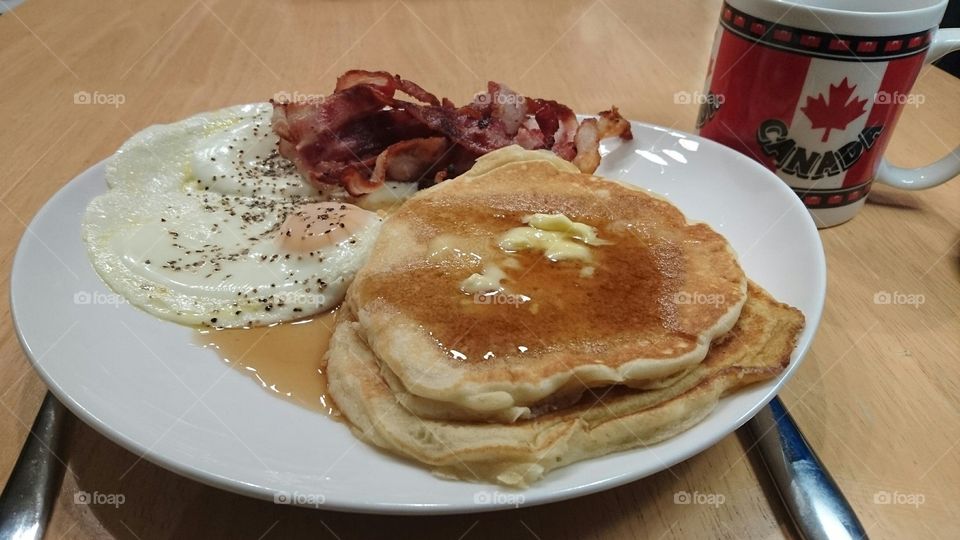 pancake, bacon and eggs breakfast like mama used to make